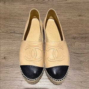 CHANEL Beige Leather Espadrille Flats with Black Cap Toe